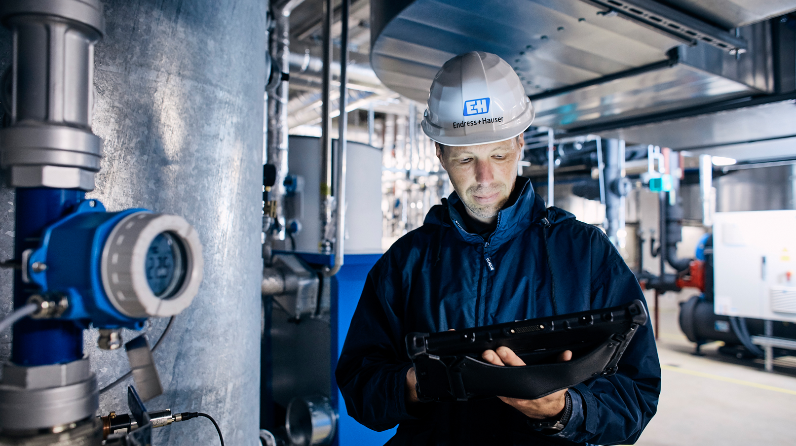 How important is a field communicator for IIoT applications?